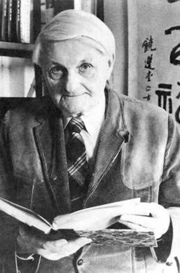 英國(guó)李約瑟：“孔子是‘無(wú)冕皇帝’”