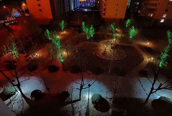 安國(guó)醫(yī)院小公園錦上添“燈” 讓冬夜變暖