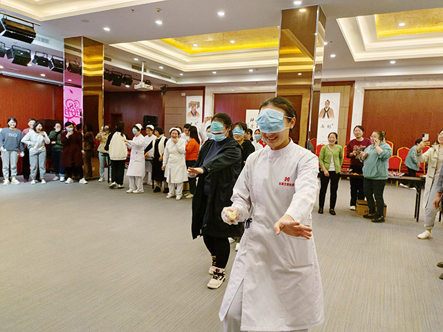 香蕉好吃難到嘴——運城安國醫院女職工歡聲笑語過“三八”
