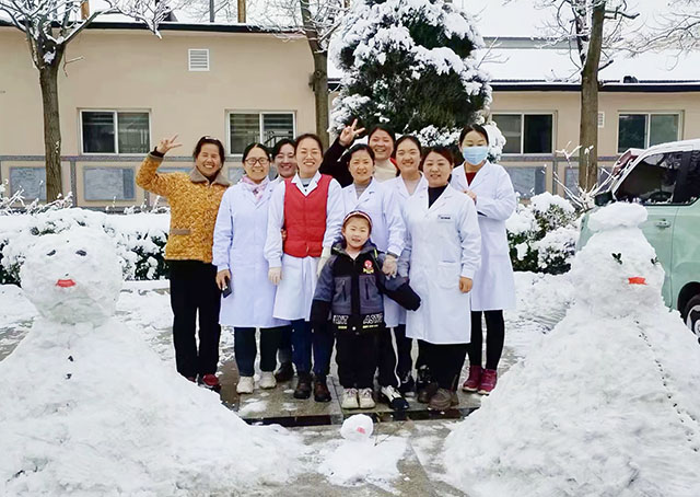 攝影：結(jié)核門(mén)診《和雪人合個(gè)影》