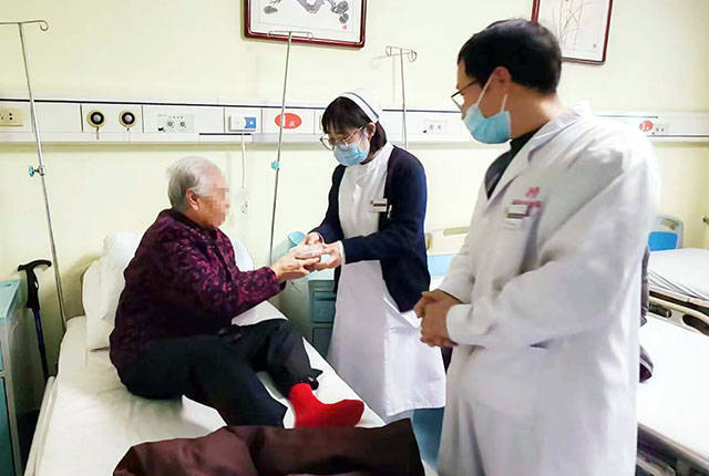 粥香四溢暖人心 | 運城安國醫院臘八節為患者送粥送祝福